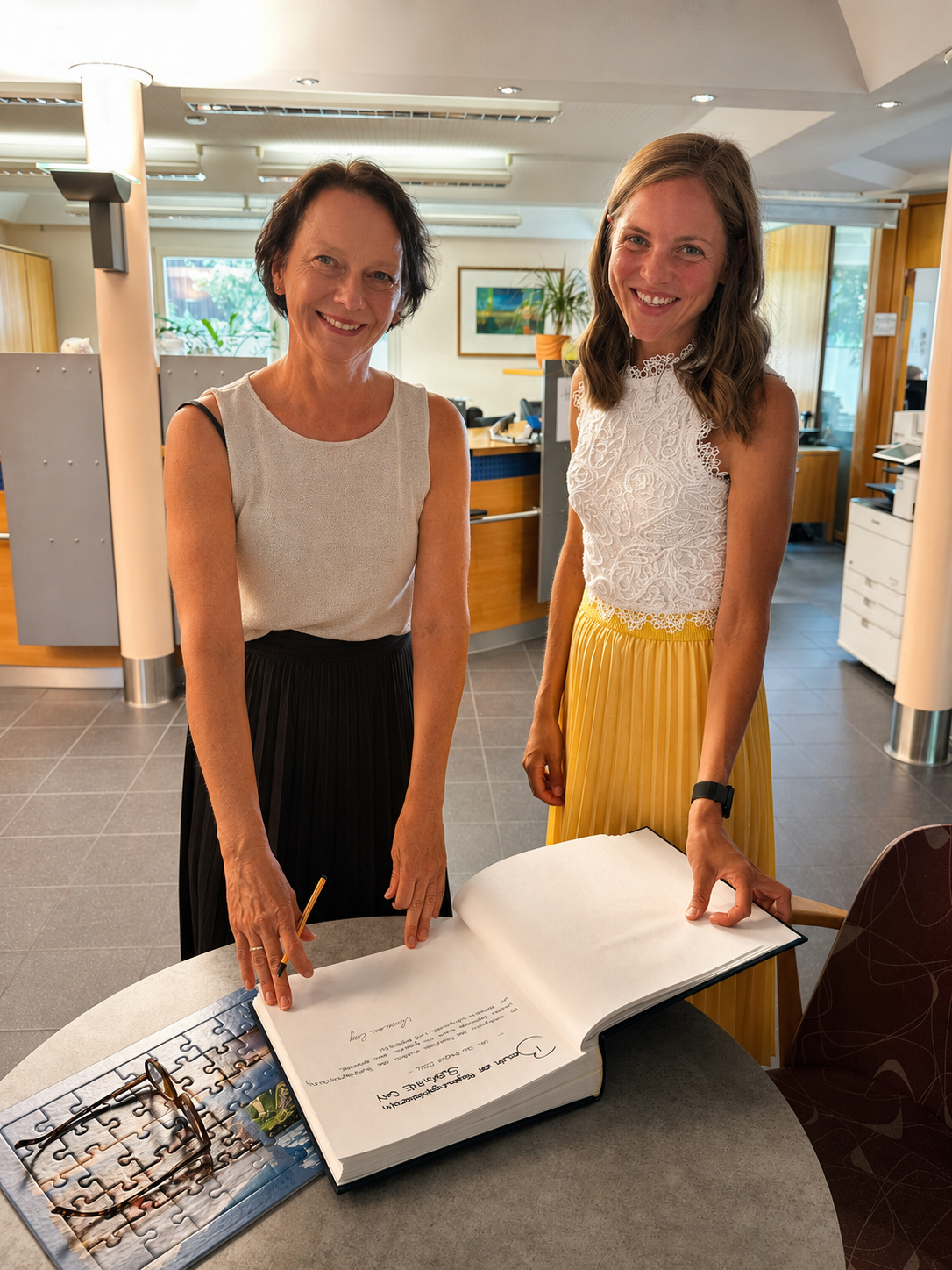 v.l. Regierungspräsidentin Susanne Bay, Bürgermeisterin Anna-Lisa Bohn