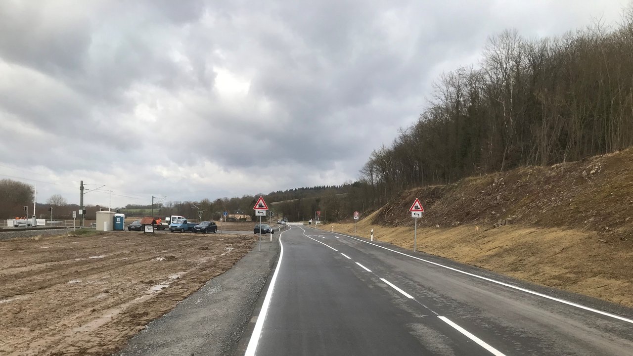 Bild zeigt die L 592 zwischen Ittlingen und Reihen