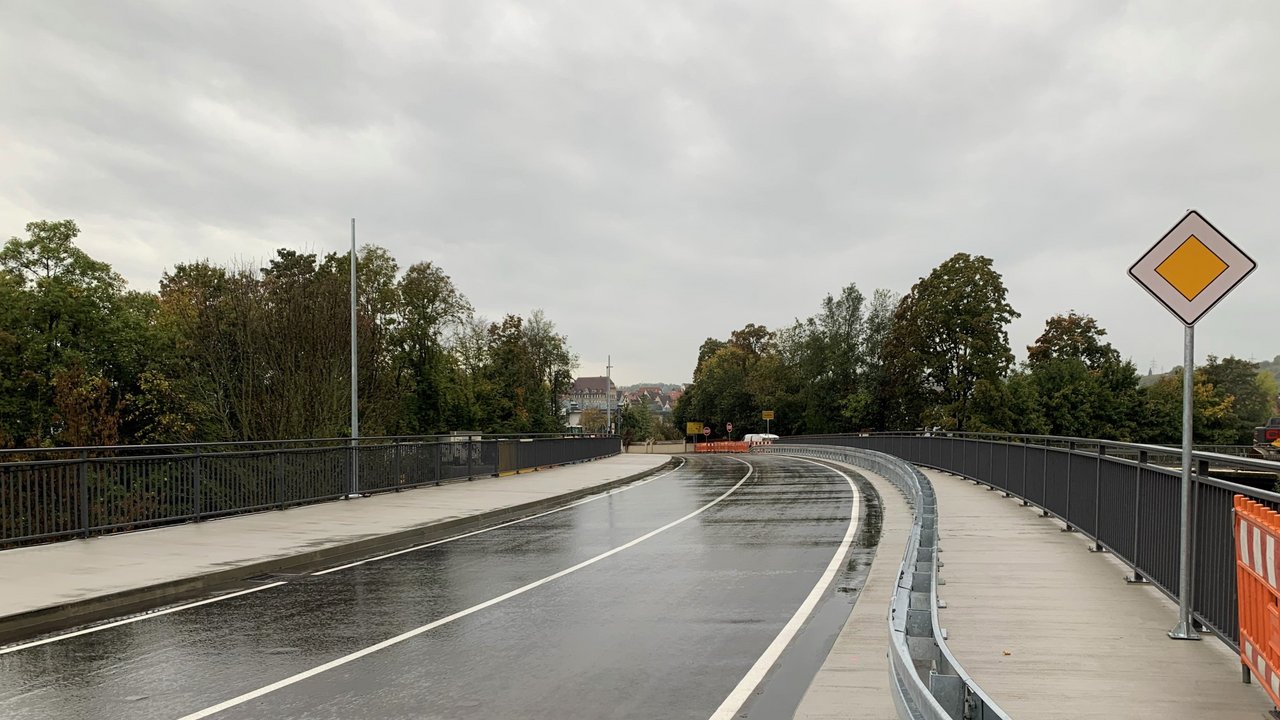 Bild zeigt die neue Enzbrücke