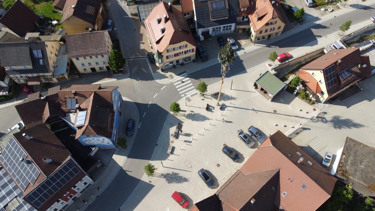 Marktplatz Braunsbach von oben nach der Sanierung