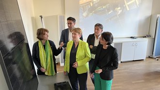Besichtigung der Anlage durch Staatssekretärin Gisela Splett, Staatssekretärin Andrea Lindlohr, Regierungspräsidentin Susanne Bay, Oberbürgermeister Matthias Klopfer und Abteilungspräsident Prof. Dr. Claus Wolf