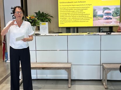 Begrüßung durch Regierungspräsidentin Bay