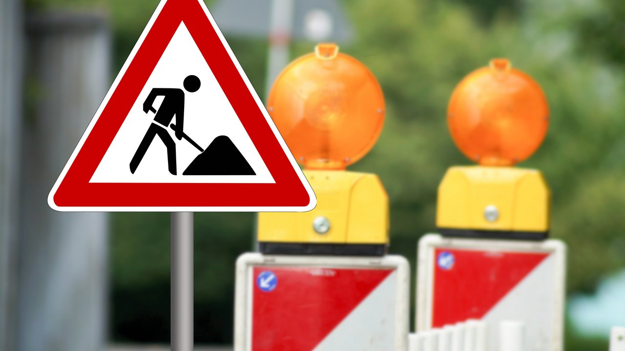 Absperrung Verkehrsschild und Absperrung an einer Baustelle