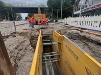 Graben mit querenden Leitungen