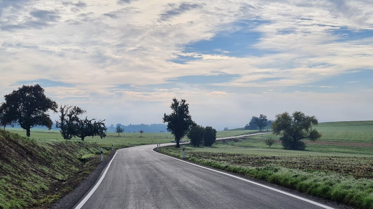 Fertig sanierte Fahrbahn L 720 zwischen Neudenau und Stein am Kocher