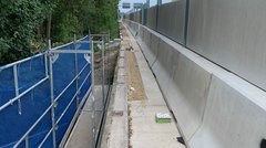 Rückansicht der im Bau befindlichen Wand.