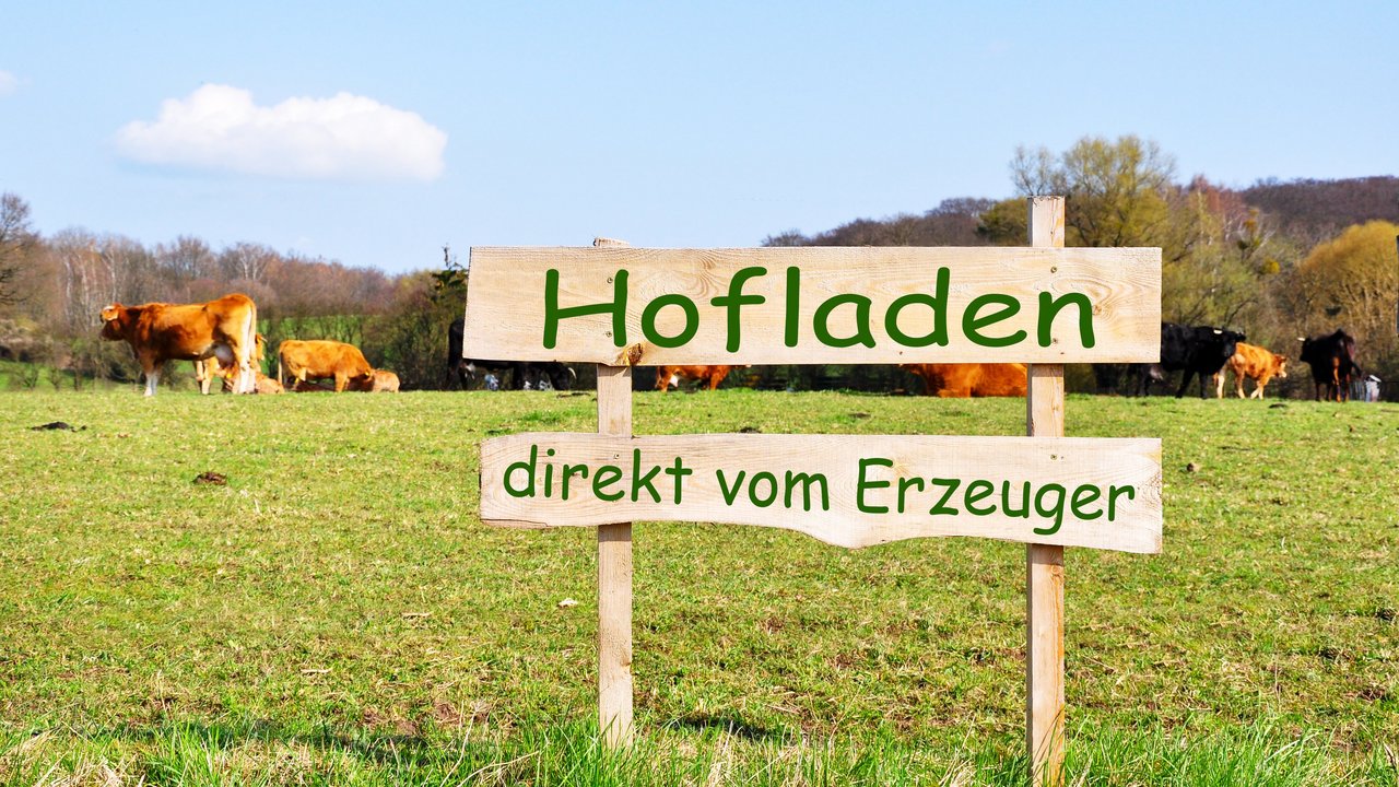 Hinweisschild auf einen Hofladen