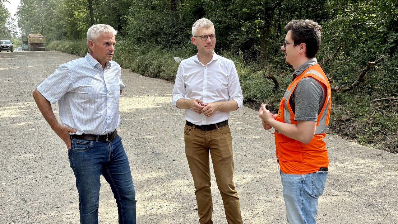 v.l.: Bürgermeister Holger Albrich, Bürgermeister Michael Tauch und Projektleiter Vincenz Zegowitz