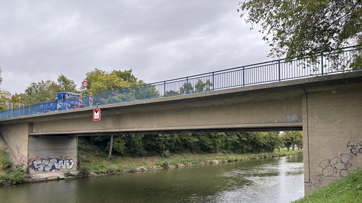 L 1129 Brücke über den Neckarkanal (Freiberg / Beihingen) - Seitenansicht