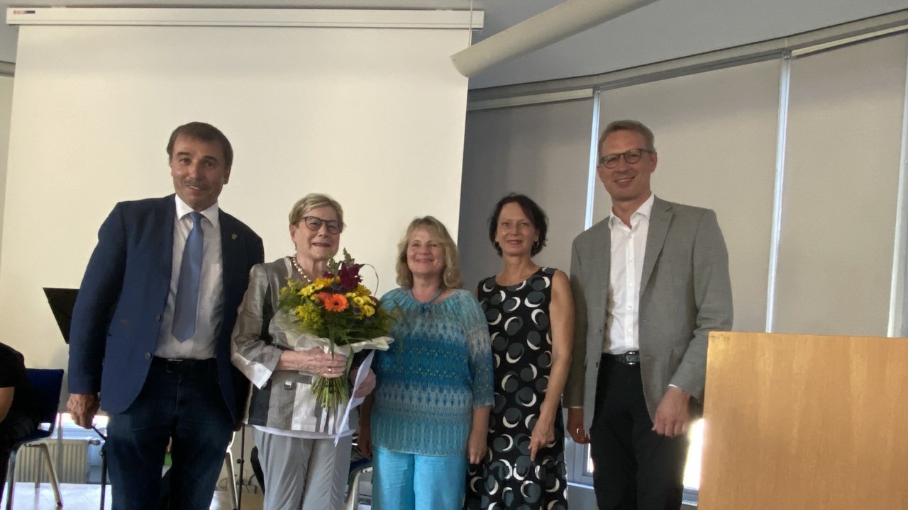 Regierungspräsidentin Susanne Bay (zweite von rechts) mit Inge Utess-Sulan, Konrad Epple MdL (links) und Bürgermeister Johannes Berner (Fellbach)