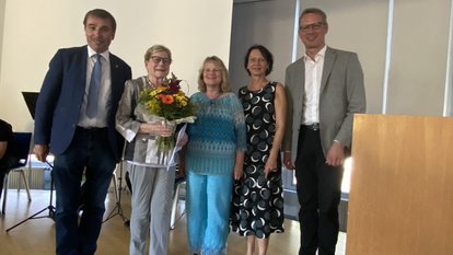 Regierungspräsidentin Susanne Bay (zweite von rechts) mit Inge Utess-Sulan, Konrad Epple MdL (links) und Bürgermeister Johannes Berner (Fellbach)