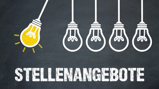 Bild zeigt Schriftzug "Stellenangebote" auf einer Schultafel