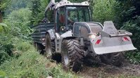 Forstspezialschlepper im Einsatz