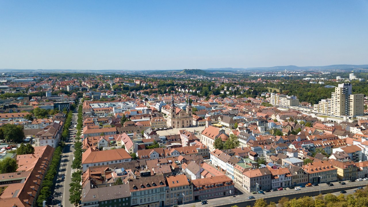 Bild zeigt die Innenstadt von Ludwigsburg von oben