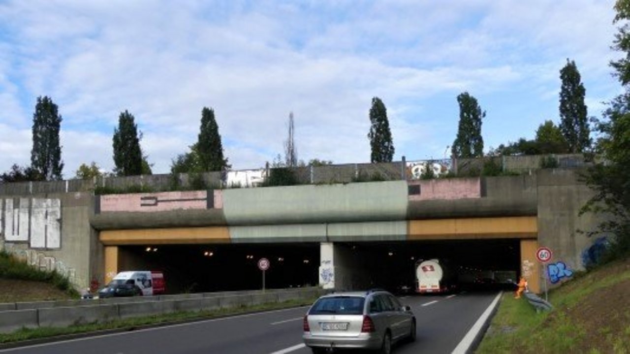 Der Johannesgrabentunnel liegt im Zuge der B 14 und wird ab November 2021 bis voraussichtlich Frühjahr 2023 saniert.