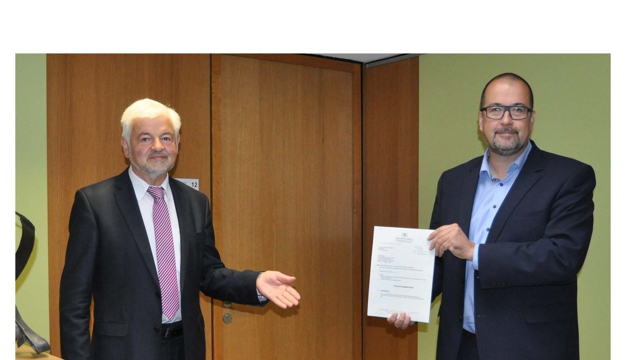 Übergabe Förderbescheid HRB Schachen am 4. Oktober 2021 (v.l.n.r. Regierungspräsident Wolfgang Reimer, Oberbürgermeister Michael Scharmann)