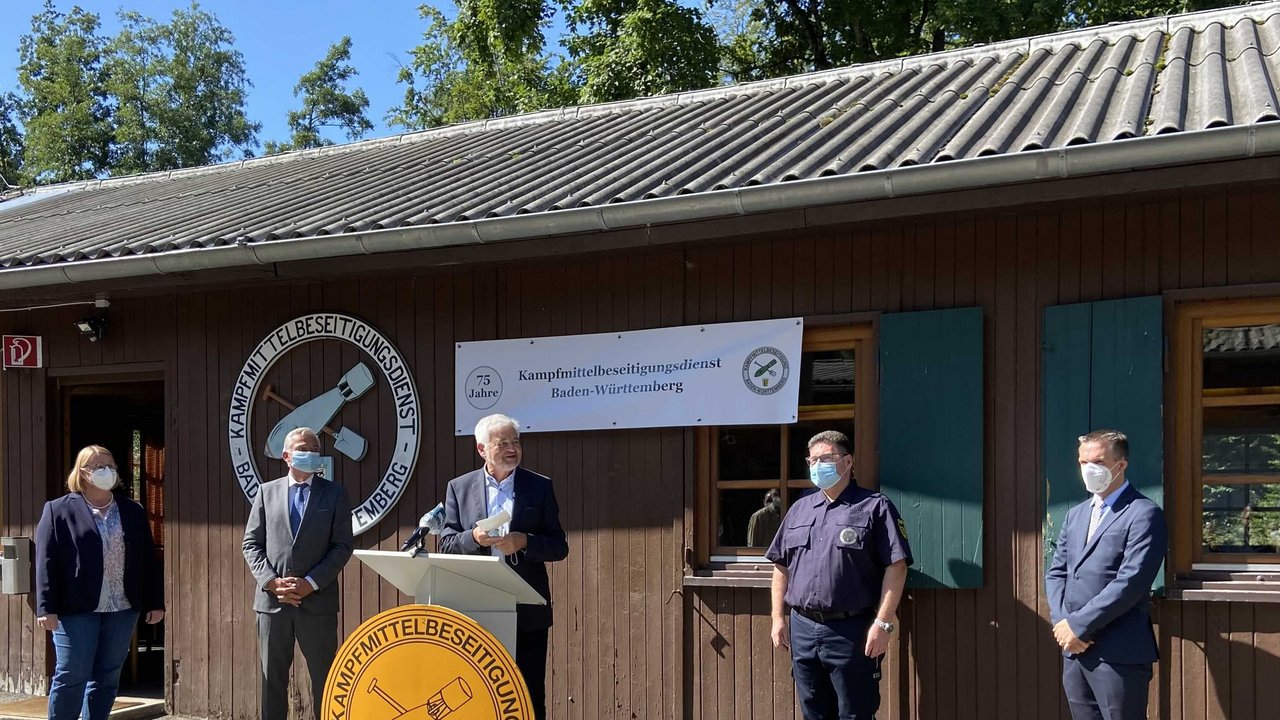 Regierungsvizepräsidentin von Strauch, Regierungspräsident Reimer, Innenminister Strobl, KMBD-Leiter Vendel und Leitender Regierungsdirektor Benten (v.l.n.r.)
