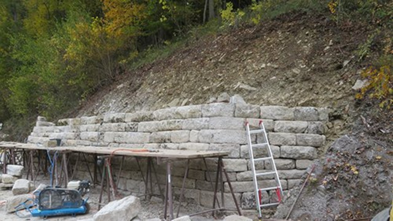 Bau der Trockenmauer