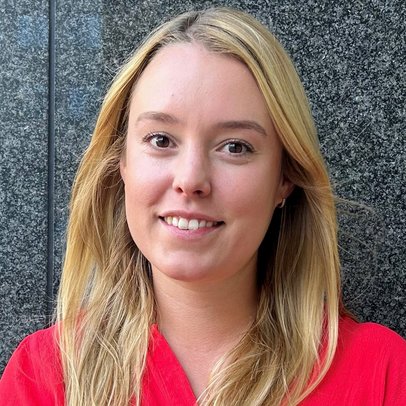Portrait von Janina Dinkelaker