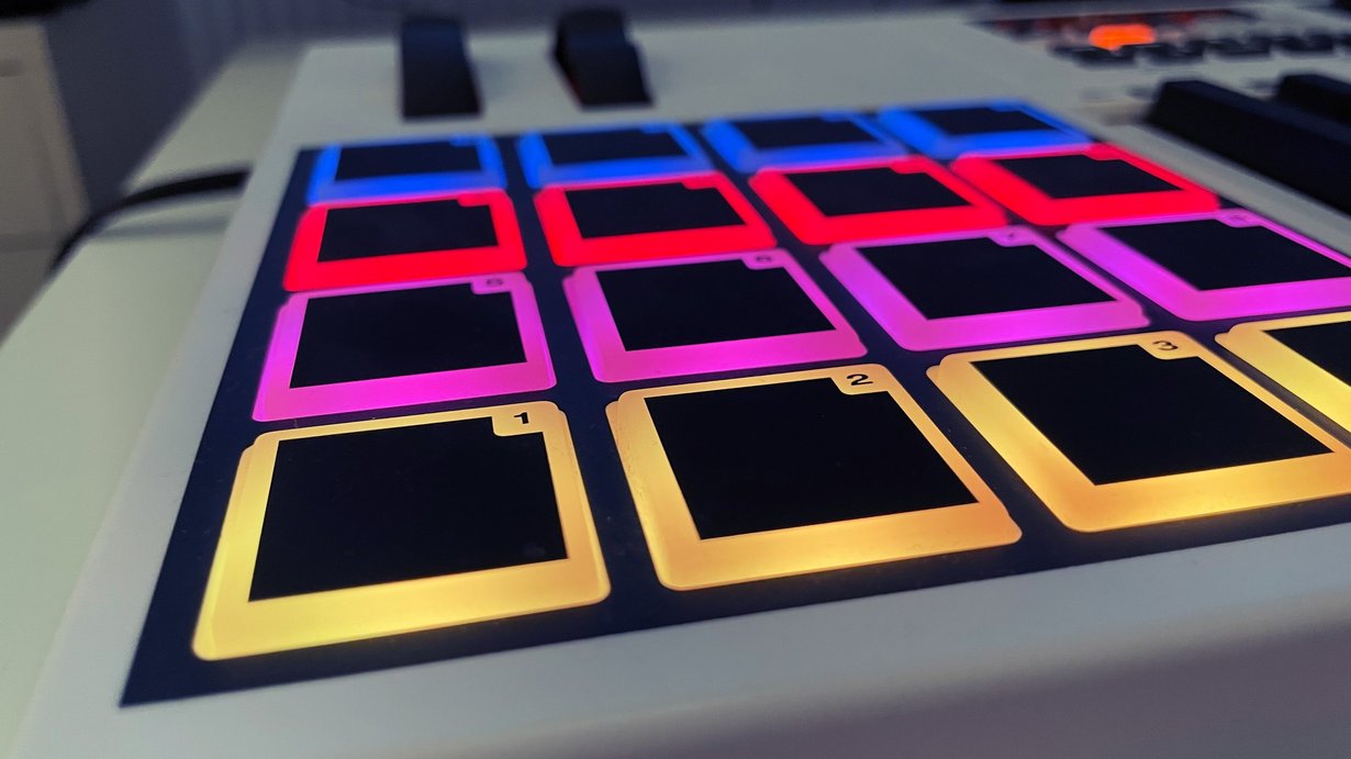 Hinterleuchtete Tasten in verschiedenen Farben