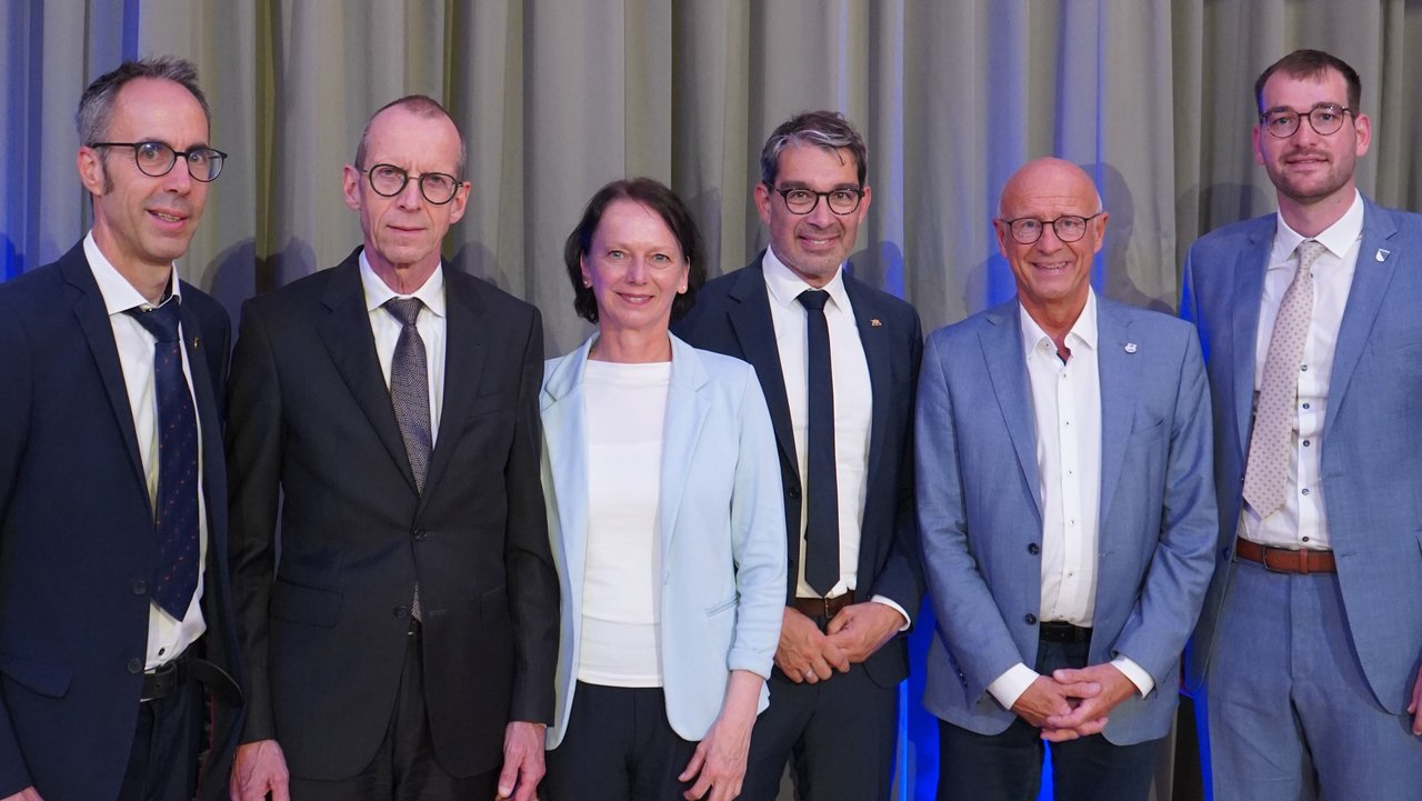 	v.l.: Bürgermeister Harsch, Staatssekretär Moser, Regierungspräsidentin Bay, Staatssekretär Baumann, Landrat Bauer, Bürgermeister Beck