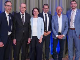 	v.l.: Bürgermeister Harsch, Staatssekretär Moser, Regierungspräsidentin Bay, Staatssekretär Baumann, Landrat Bauer, Bürgermeister Beck