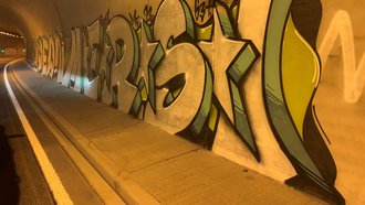 Graffiti in einem Tunnel