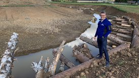 Der Flussmeister des Regierungspräsidiums Stuttgart, Melchior Rettenmeier, ist für die Renaturierung der Jagst zuständig.