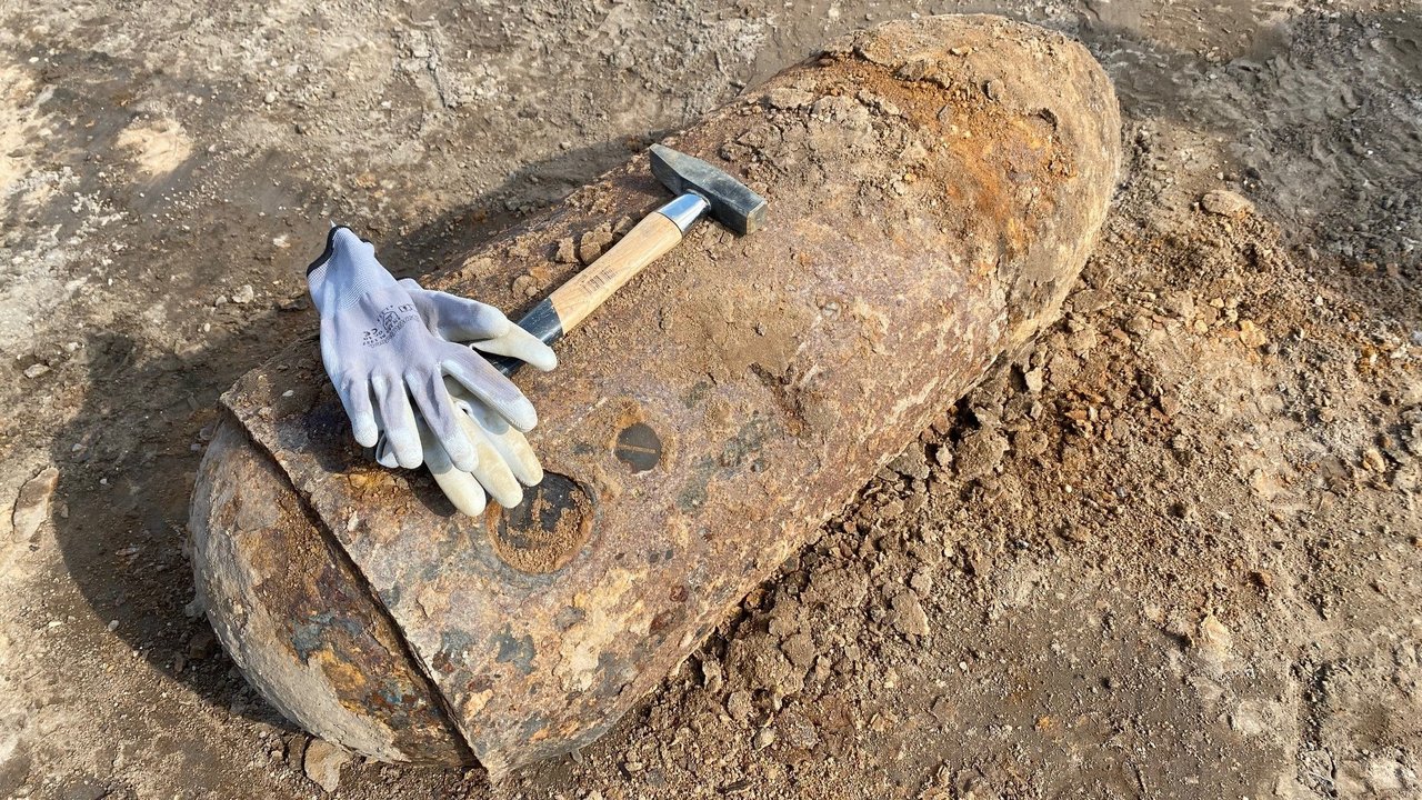 Bild zeigt eine freigelegte Brandbombe