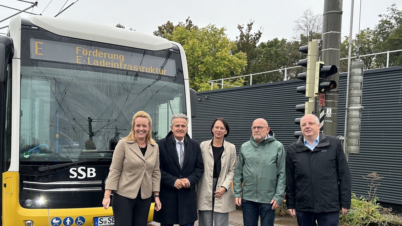 v.l.n.r.: SSB-Personalvorständin Annette Schwarz, OB Dr. Frank Nopper, Regierungspräsidentin Susanne Bay, Minister Winfried Hermann und Technischer Vorstand der SSB Thomas Moser