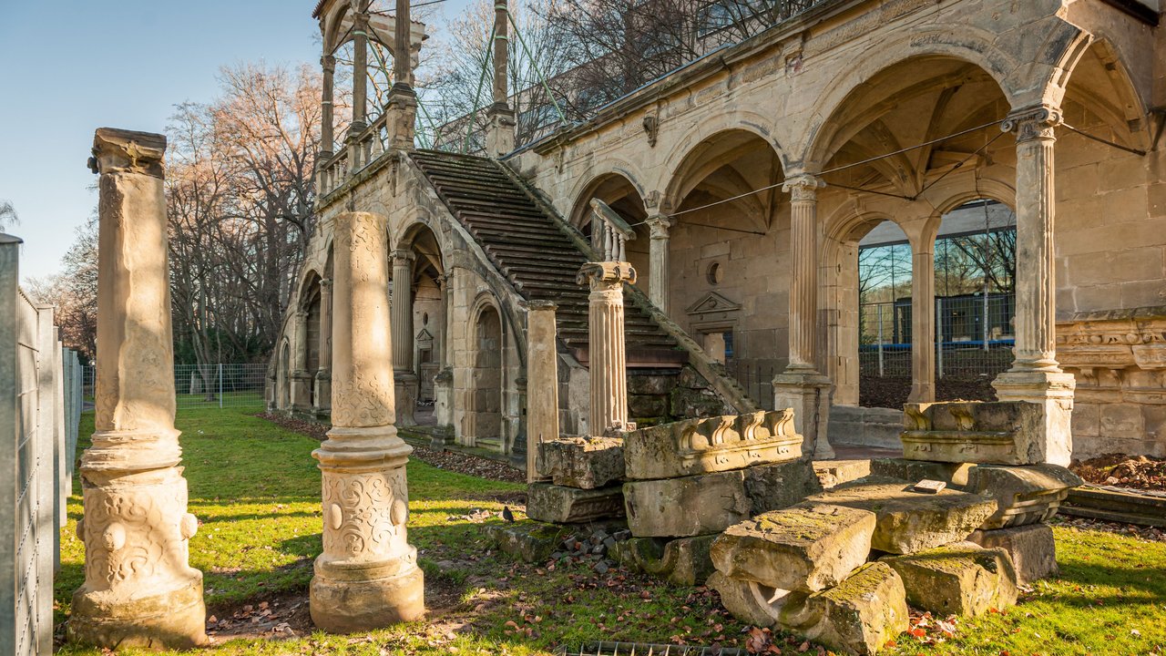 erhaltene Teile des Neuen Lusthauses, die sich heute im Schlossgarten in Stuttgart befinden