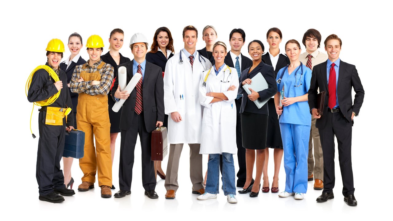 Bild zeigt Ärztin und Arzt mit einer Ansammlung von Menschen aus verschiedenen Berufen