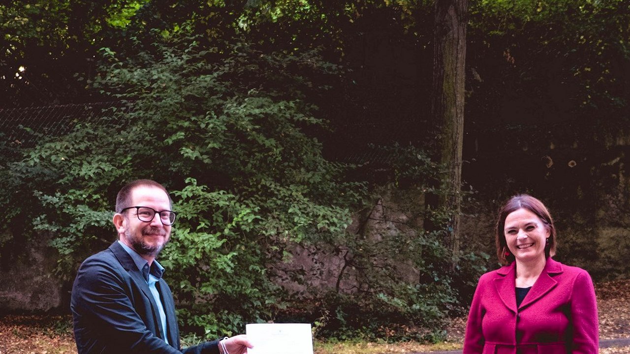 Bestellung von Michael Nowak zum neuen Leiter des Wagenburg-Gymnasiums Stuttgart (v.l.n.r.: Michael Nowak, Melanie Stumpf)