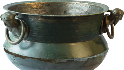 Kessel von Kariv („Suebenkessel“) zeigt die Büsten dreier Sueben mit typisch germanischer Haartracht (sog. Suebenknoten)