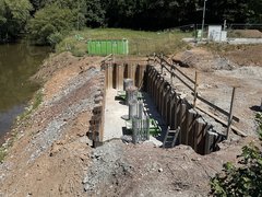Vorbereitungen der Widerlager für die neuen Brücken
