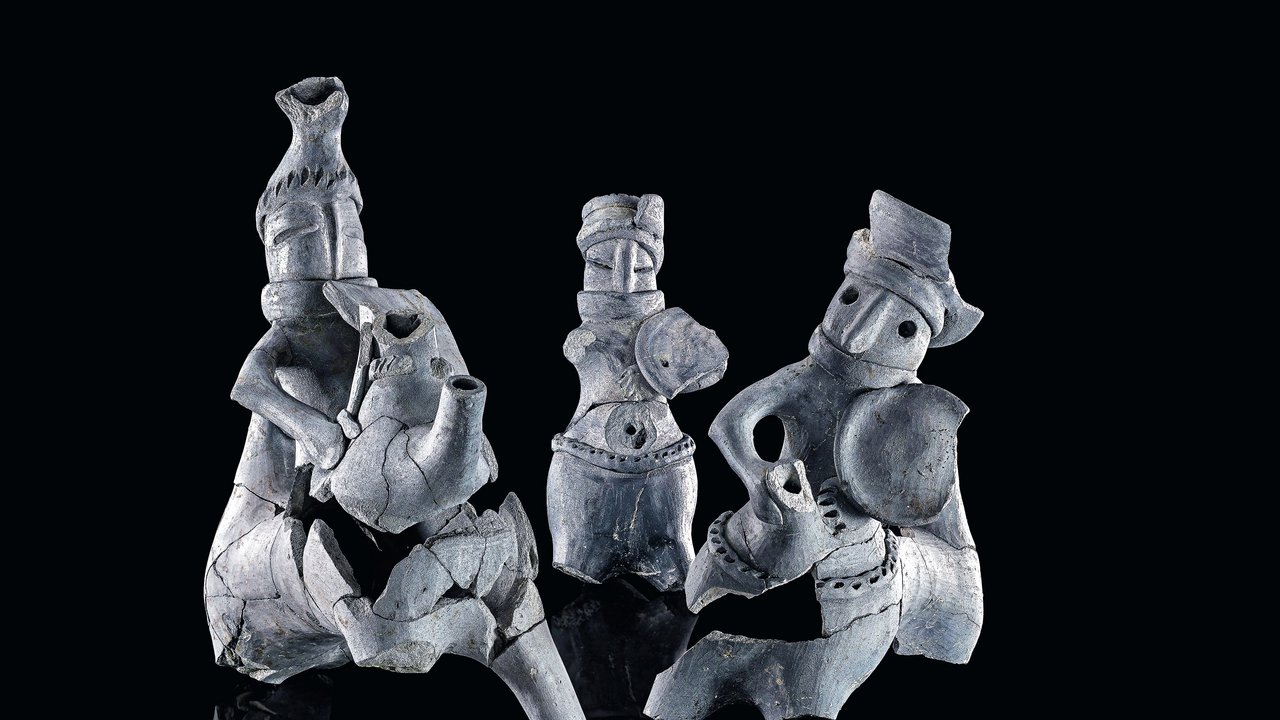Auswahl von figürlichen Aquamanilen aus Keramik (13./14. Jahrhundert; Ulm, Olgastraße 121)