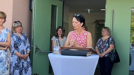 Frau RP'in Susanne Bay hält eine Rede