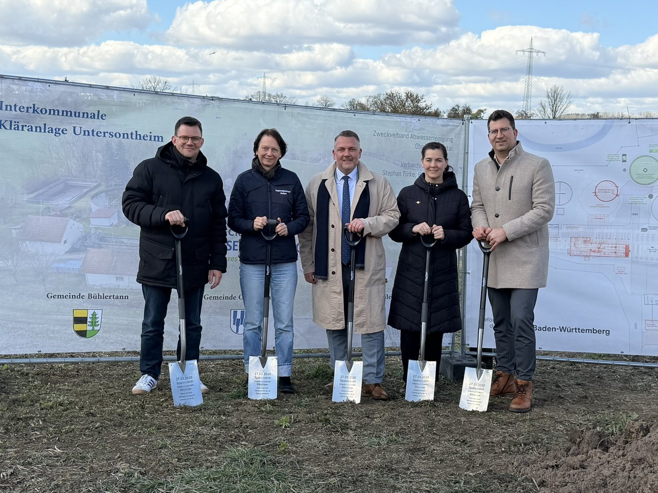 v.l.n.r. BM Bühlertann Florian Fallenbüchel, RP'in Susanne Bay, BM Obersontheim Stephan Türke, BM'in Bühlerzell Judit Schönpflug, Dezernent Jonathan Richter, LK Schw. Hall