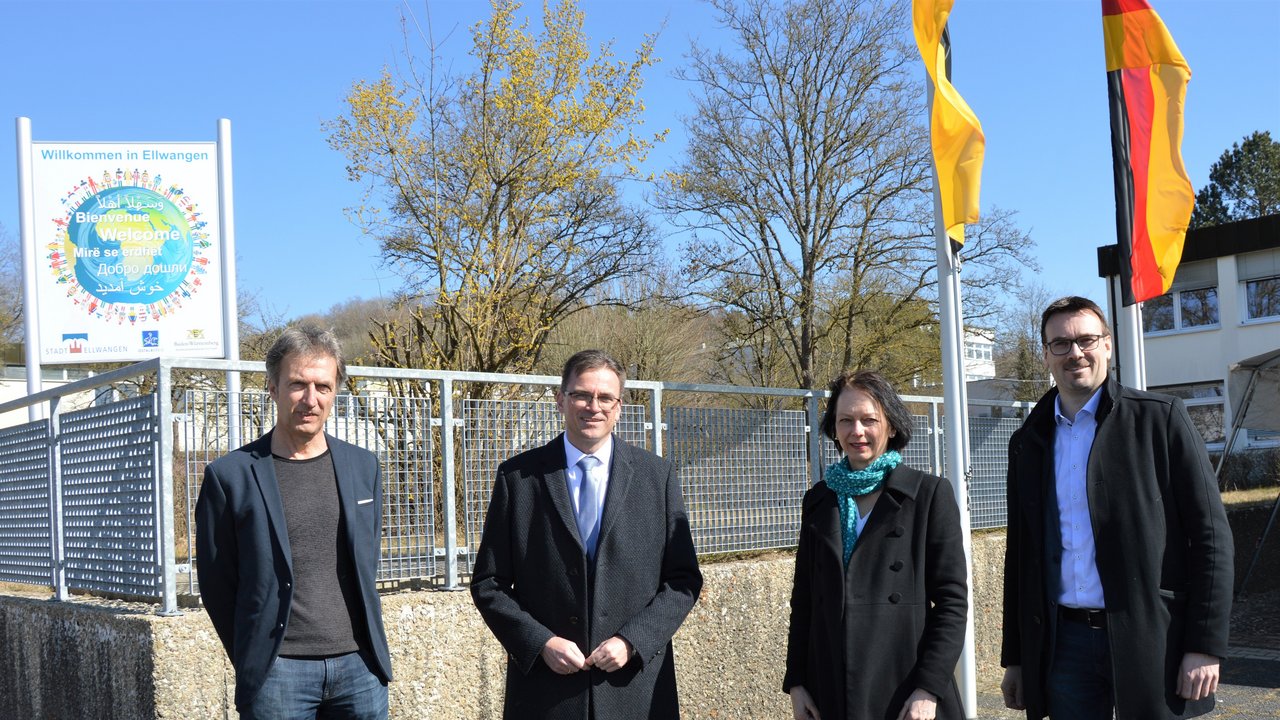 Besuch von Regierungspräsidentin Susanne Bay in der LEA Ellwangen (v.l.n.r. LEA-Leiter Berthold Weiß, Landrat Dr. Joachim Bläse, Regierungspräsidentin Susanne Bay, Oberbürgermeister Michael Dambacher)