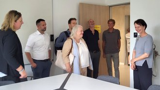 Regierungspräsidentin Susanne Bay besuchte die neuen Räumlichkeiten der Glemstalschule