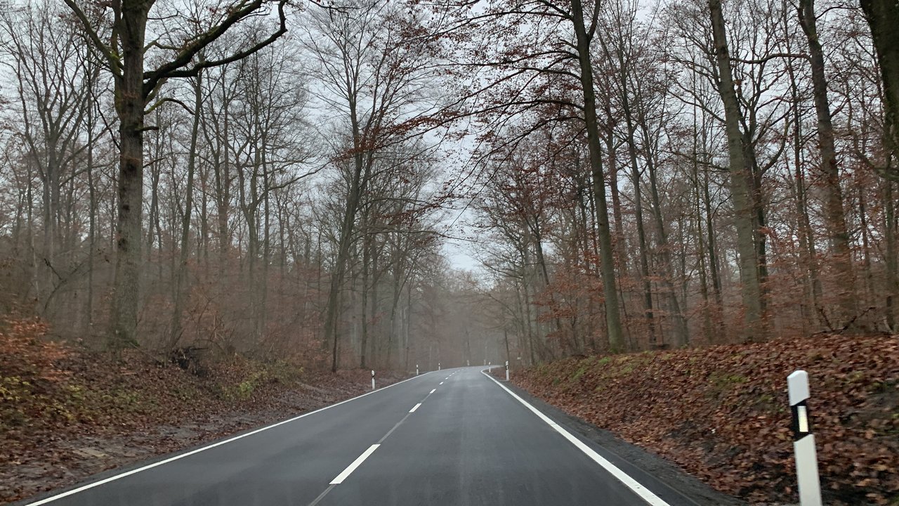 Neu hergestellte Fahrbahn