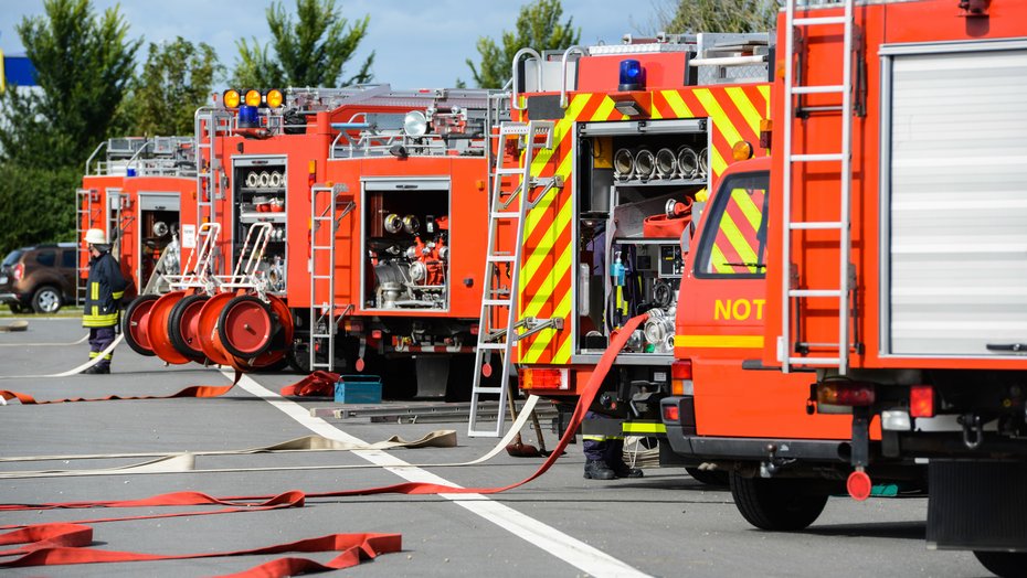 Feuerwehrfahrzeuge im Einsatz Feuerwehrfahrzeuge im Einsatz