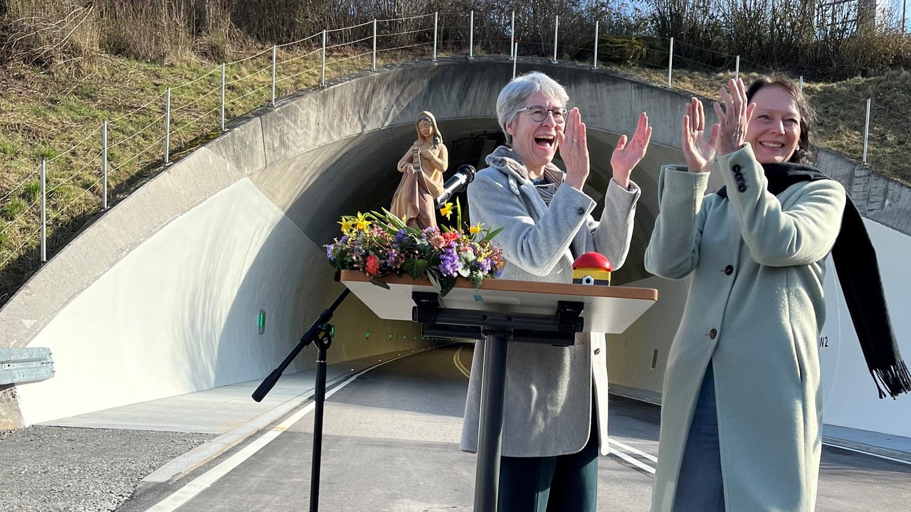 Regierungspräsidentin Bay und Staatssekretärin Zimmer nehmen Tunnel wieder in Betrieb