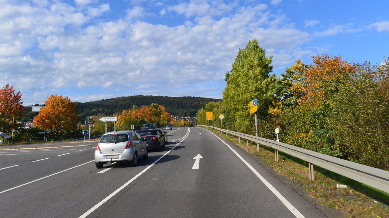 Bild zeigt eine Bundesstraße