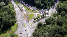 Verkehr an einer Kreuzung Bild zeigt Verkehr an einer Kreuzung