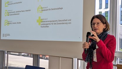 Die Beauftragte für Chancengleichheit hält die Eröffnungsrede