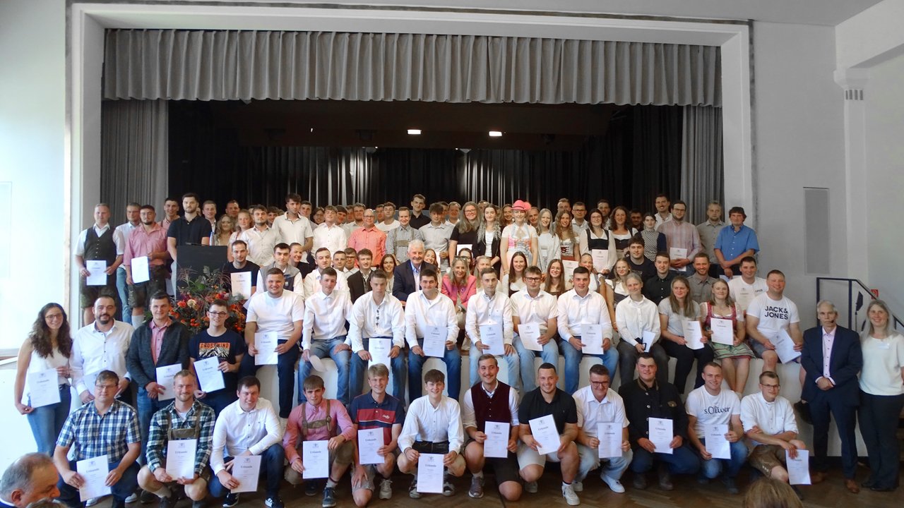 Gruppenbild Absolventinnen und Absolventen
