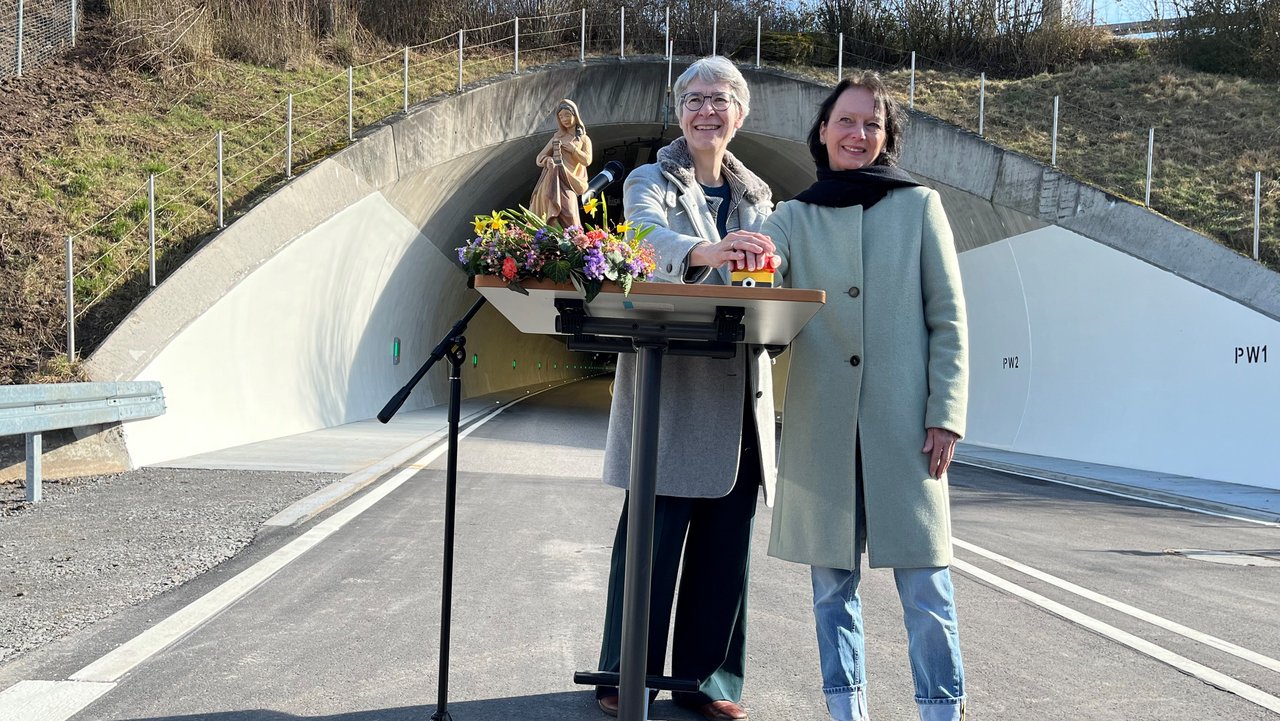 Regierungspräsidentin Bay und Staatssekretärin Zimmer nehmen Tunnel wieder in Betrieb