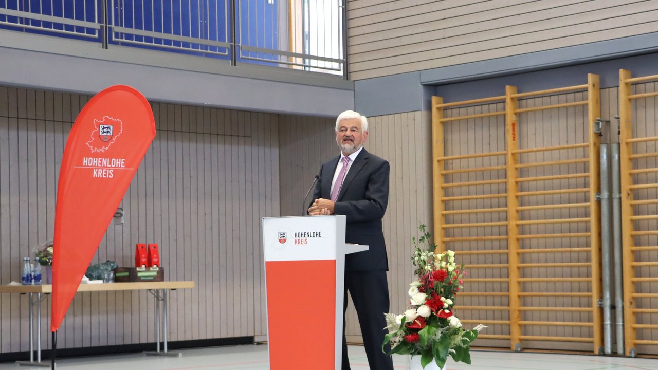 Regierungspräsident Wolfgang Reimer bei seiner Rede zur Verpflichtung von Landrat Dr. Matthias Neth