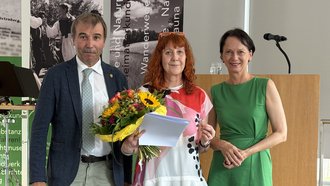 Ehrennadelverleihung Elke Zinßer